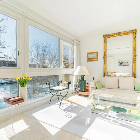 Appartamento Lovely With View Parigi